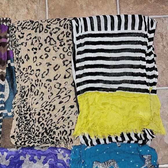 Lot of Name Brand Designed Scarves - Multicolor Multiprint - Picture 8 of 11